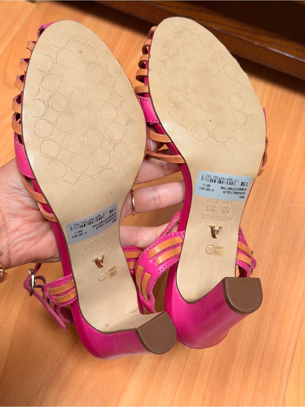 Arezzo Women's Maia T-Strap Colorful Sandal Brazilian Leather, Size 7.5 - Picture 6 of 9